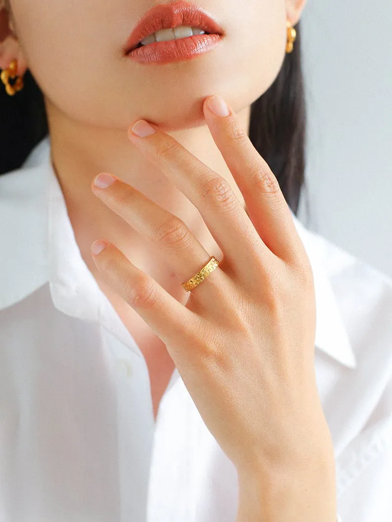 Minimalist Ice Fragment Plain Ring