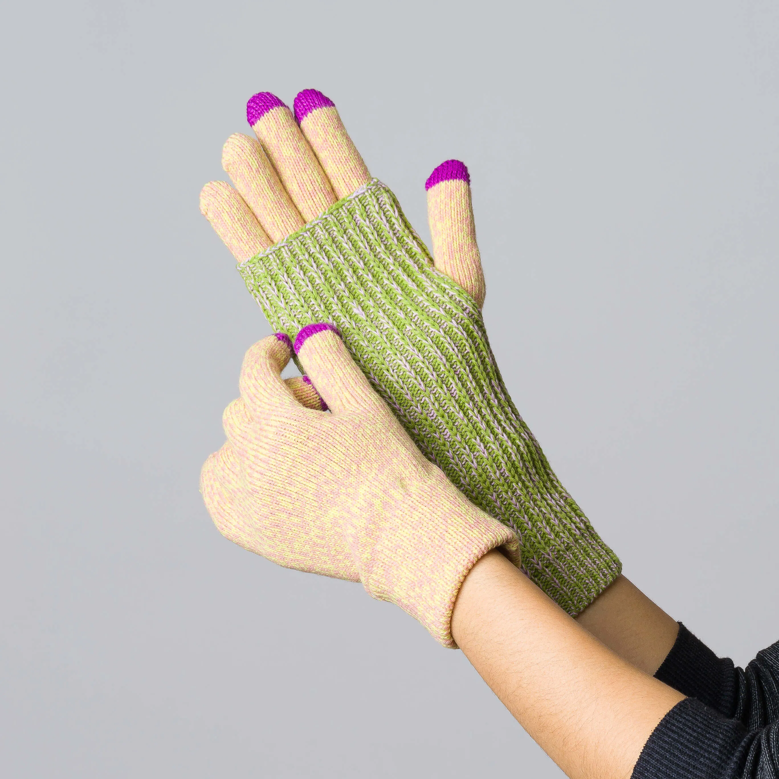 Static Swatch 2-in-1 Armwarmer Gloves